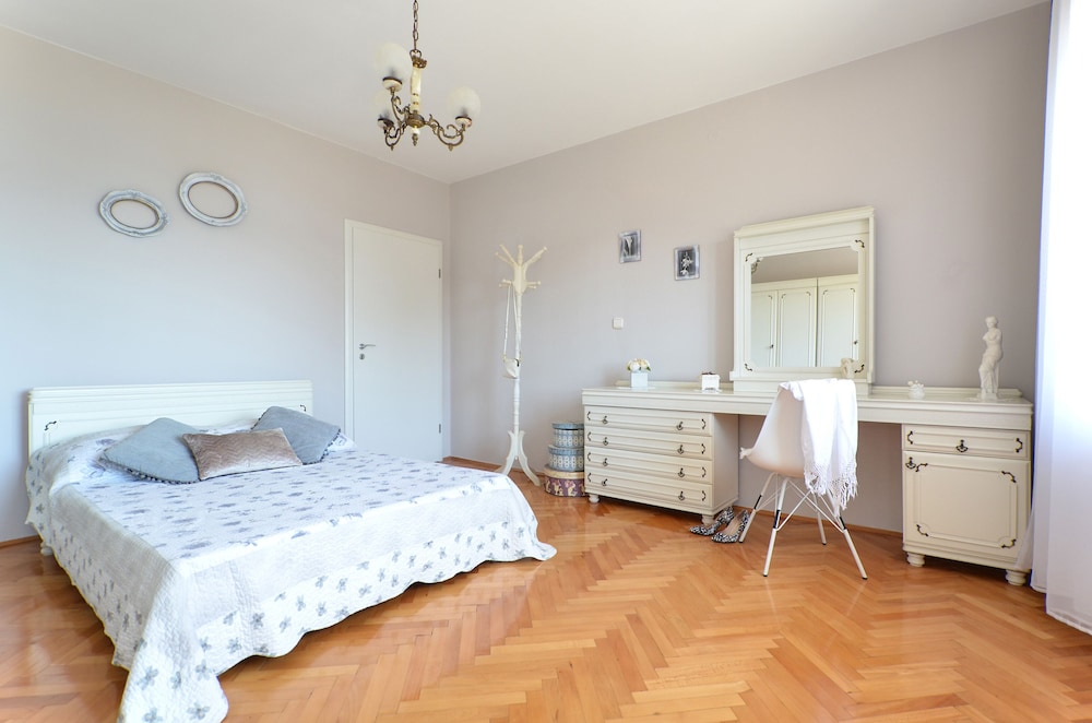 Classic Apartment