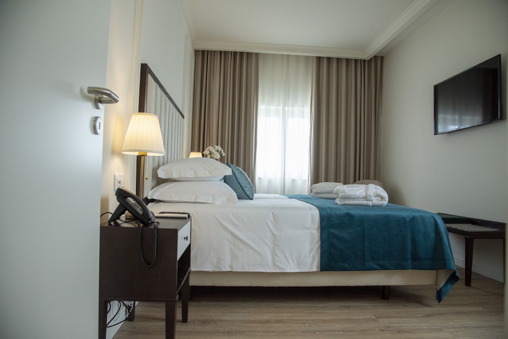 Double or Twin Room - Photo 5