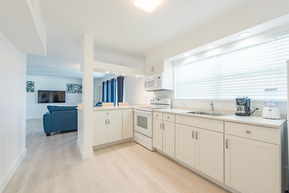 Deluxe Penthouse, Non Smoking, Kitchen - Photo 2