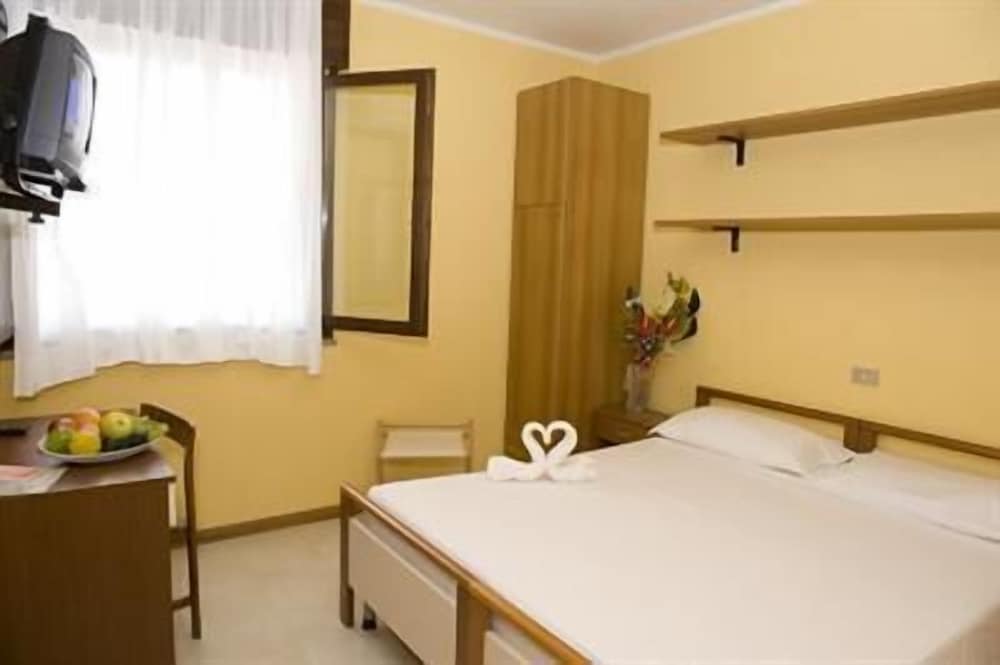 Double Room - Photo 6