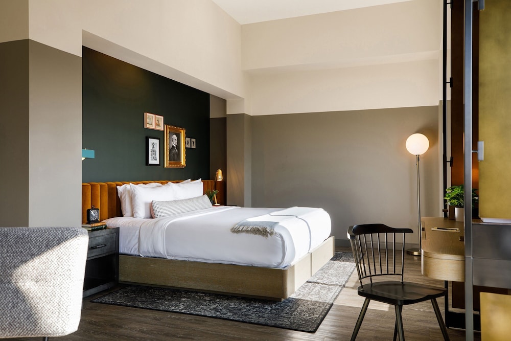 Suite, 1 Bedroom, Corner photo 3