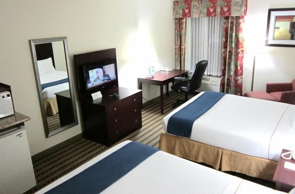 Standard Room, 2 Queen Beds, Non Smoking, Microwave - Photo 4