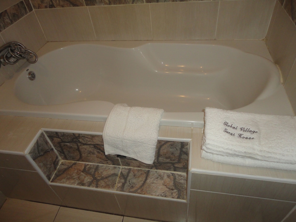 Global Home: Luxury Suite photo 2