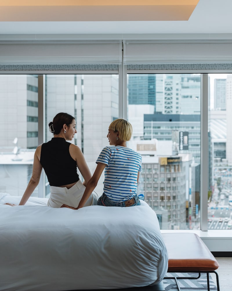 Suite, 1 Queen Bed with Sofa bed, City View thumbnail 6