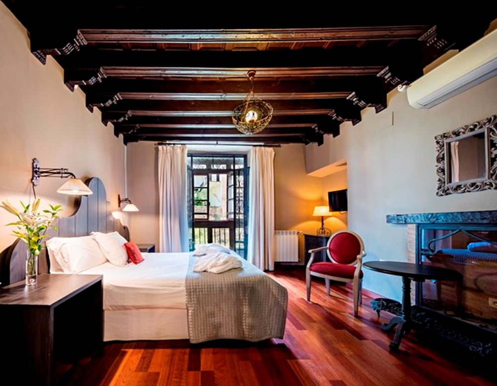 Double Room (Alhambra view)