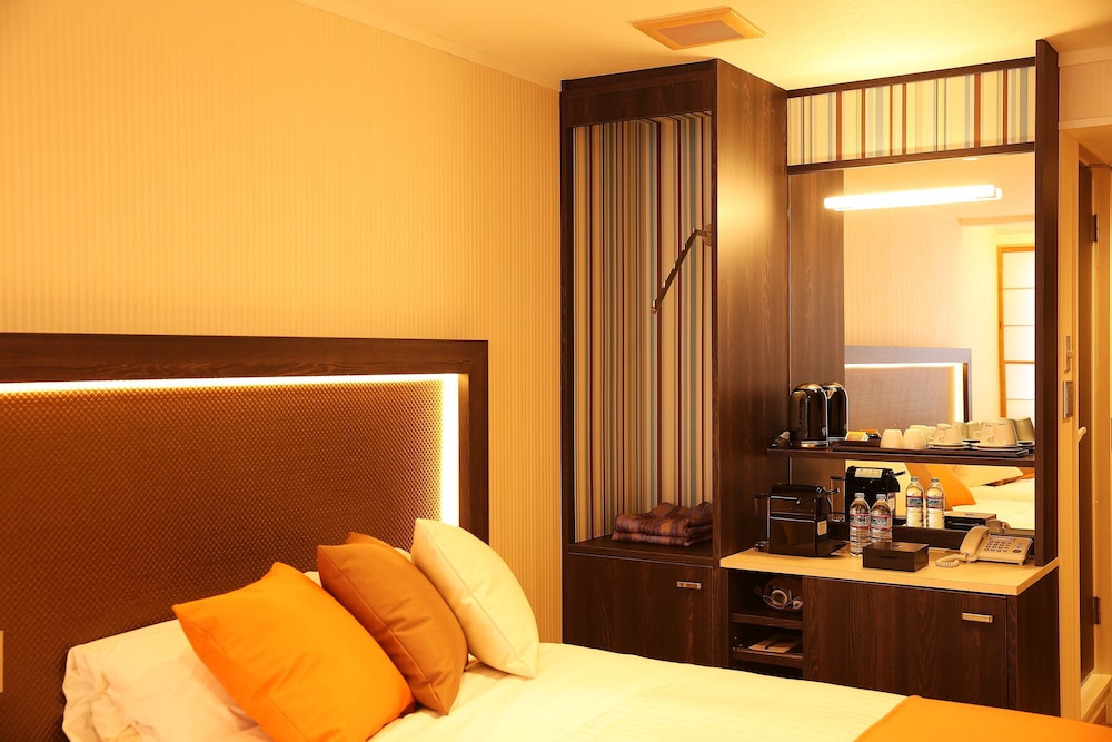 Hollywood Twin Room, Main Building (Non-smoking) photo 2