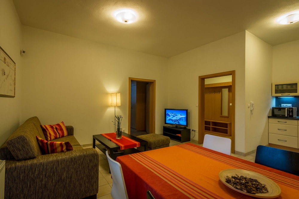 Classic Apartment, 2 Bedrooms photo 2