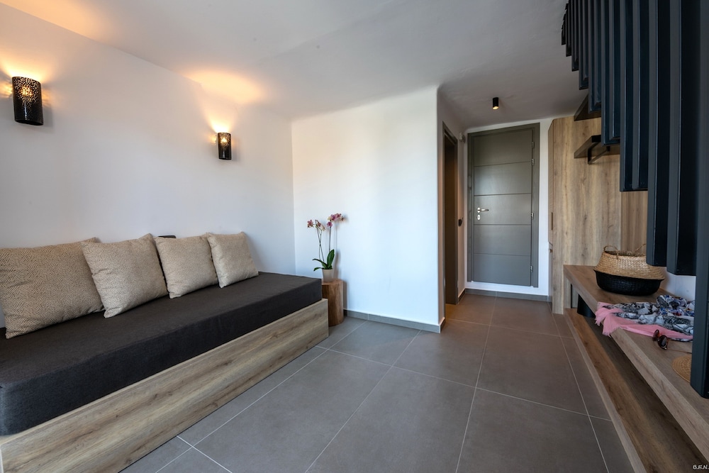 Maisonette Room with Pool Front Veranda
