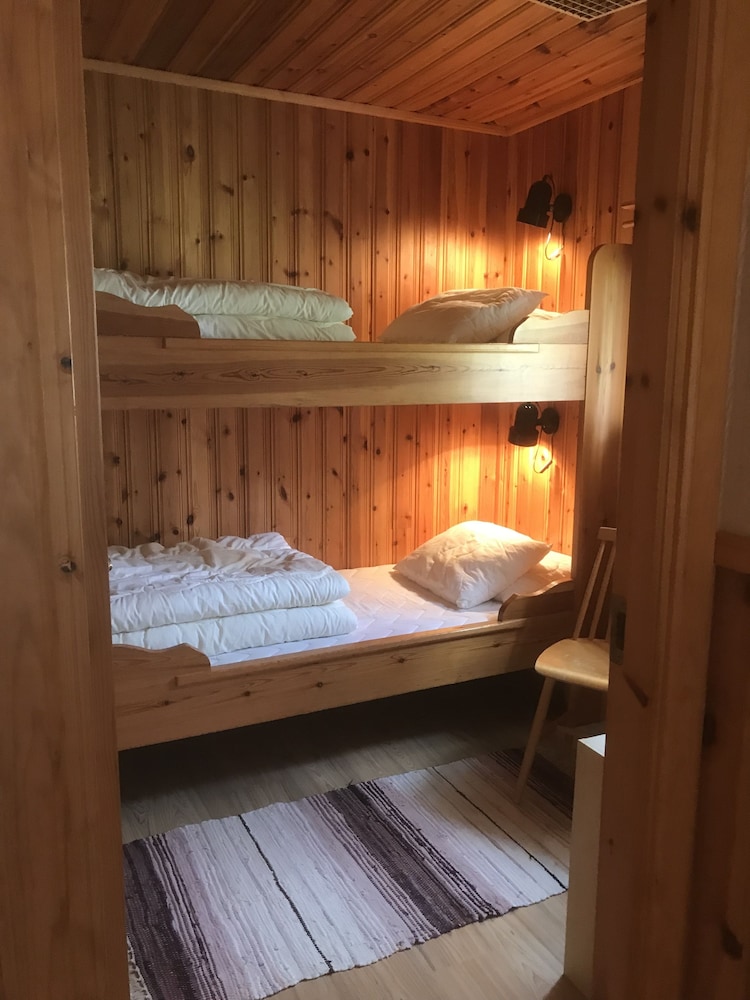 Cottage (7 - pets not allowed)