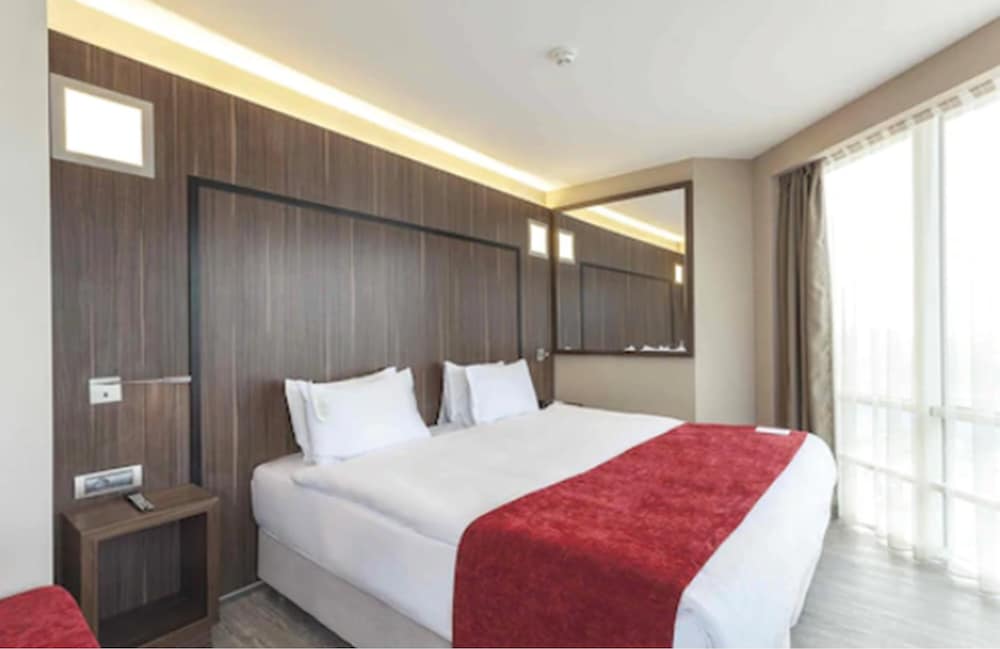 Business Room, 1 King Bed, Smoking, Sea View photo 3