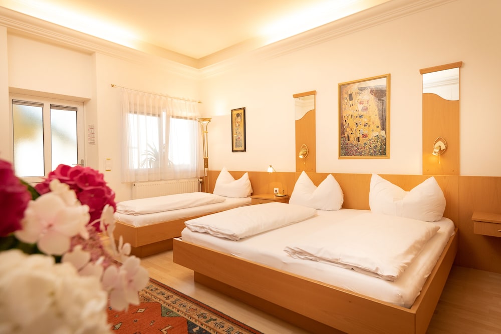 Basic Single Room photo 3