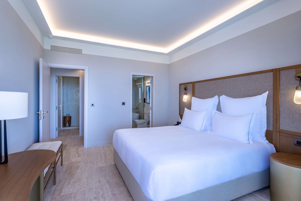 Deluxe Suite, 1 King Bed, Sea View