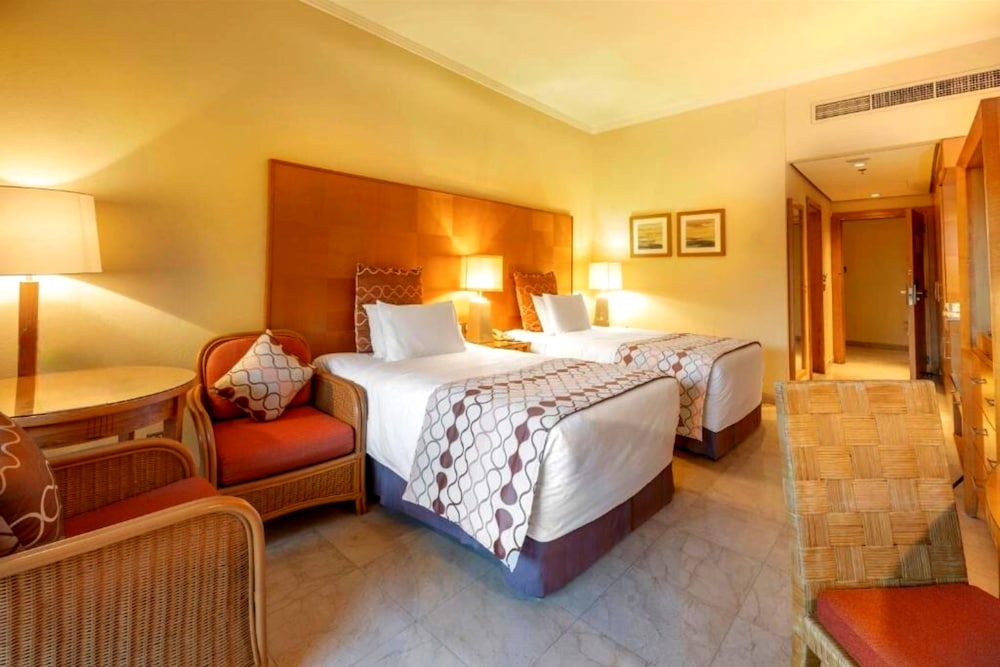 Classic Room, 2 Twin Beds, Smoking, Pool Access - Photo 3