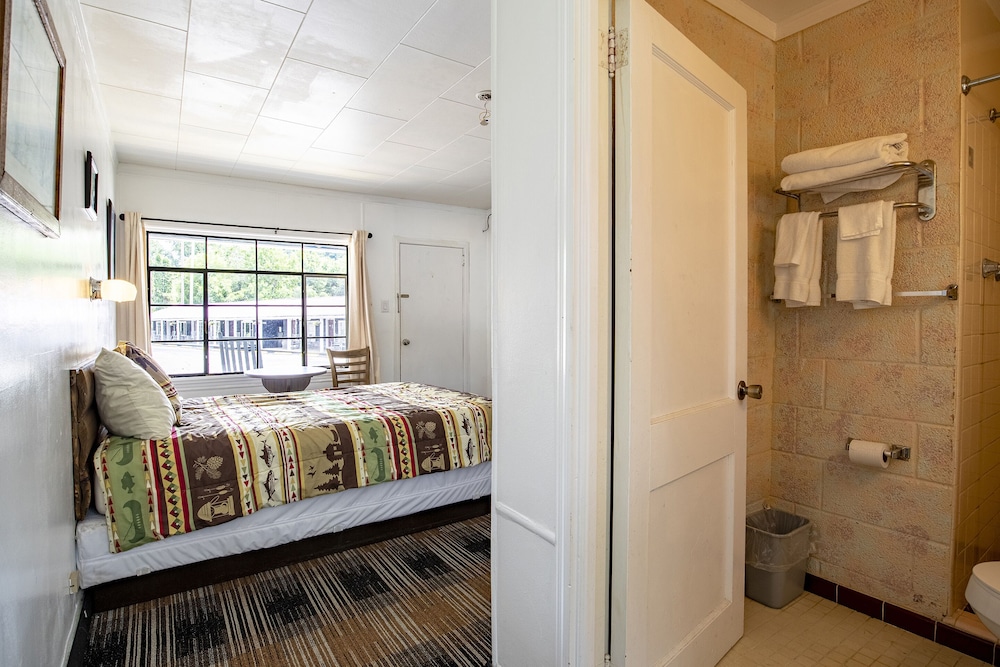 Queen Bed - Photo 3