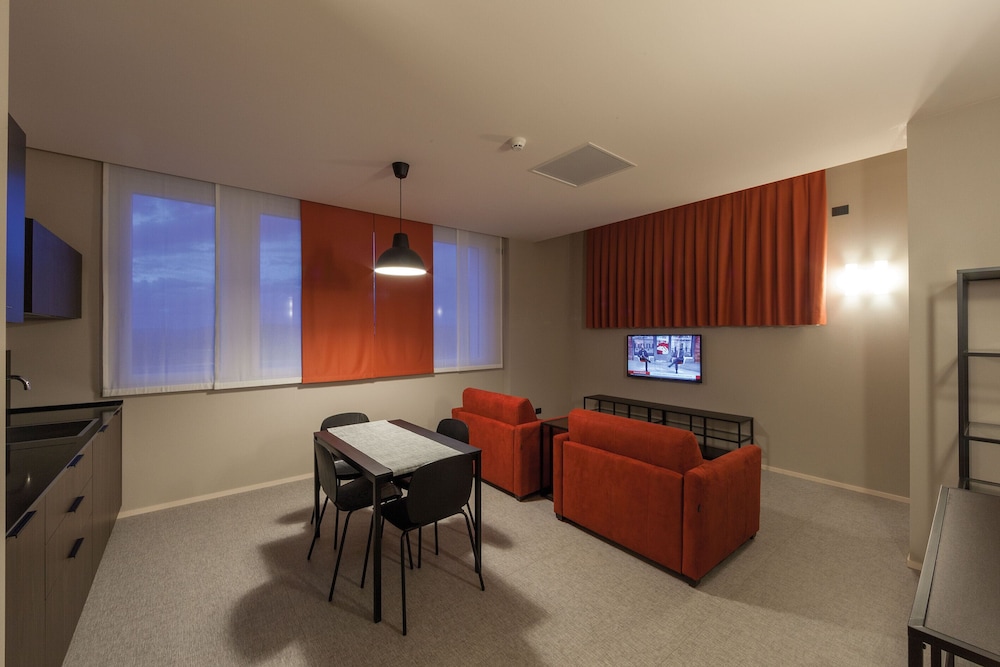 Family Room, 1 Queen Bed, Non Smoking, Balcony (with Two Single SofaBeds) - Photo 9