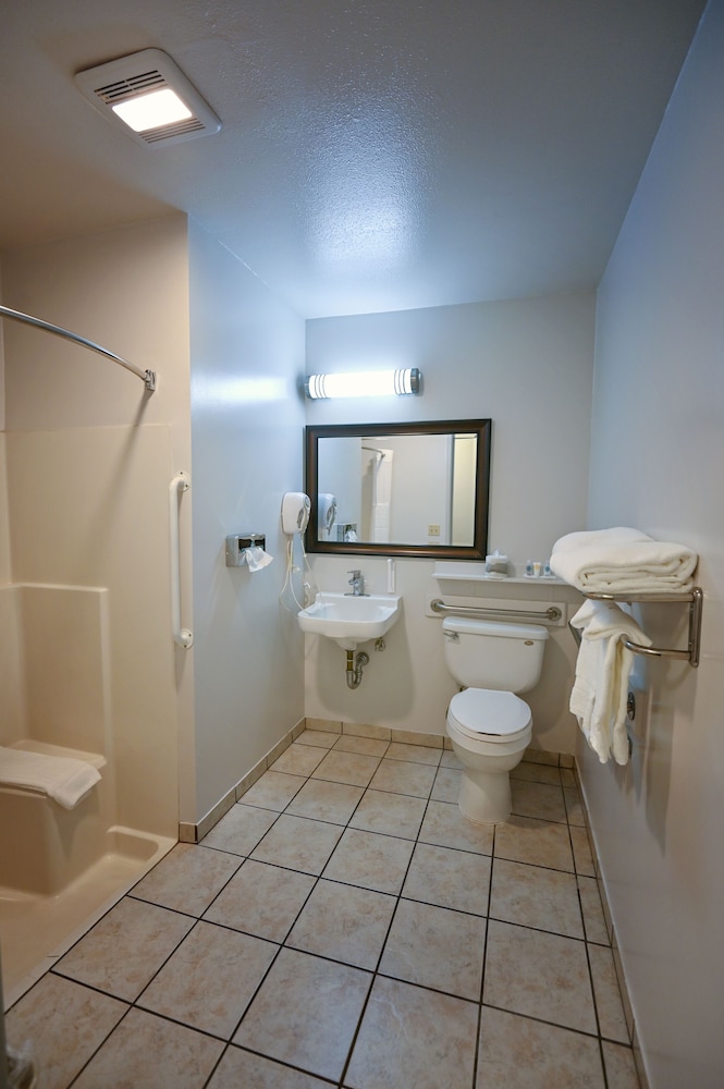 Room, 1 King Bed, Accessible, Non Smoking - Photo 6
