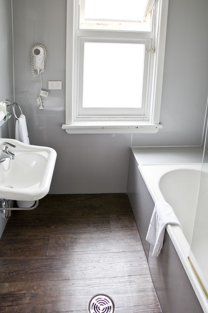 Room (Q Room - external private bathroom) - Photo 3