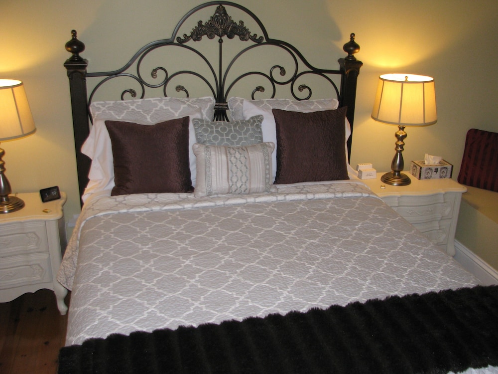 Standard Room, Multiple Beds, Shared Bathroom photo 2