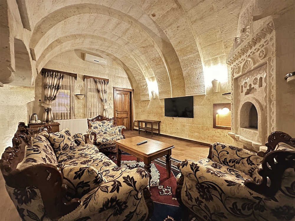 Deluxe Suite - Photo 5