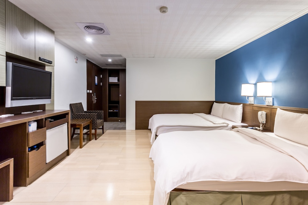 Standard Quadruple Room, Non Smoking, Corner photo 3