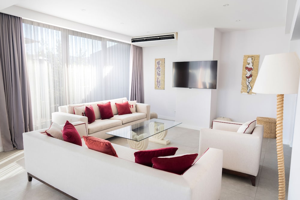 Suite 81 - Photo 8