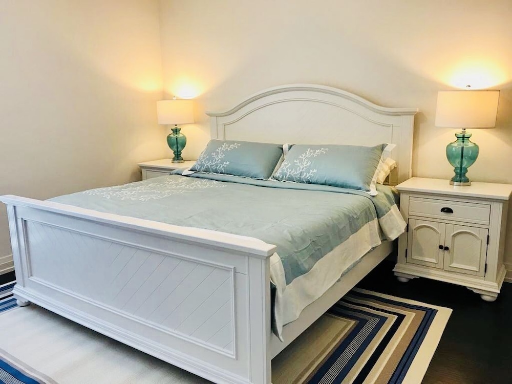 Luxury Townhome, Multiple Beds, Non Smoking photo 3