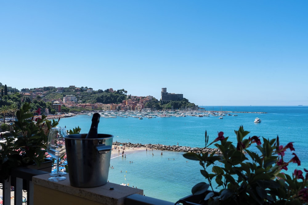 Superior Double Room, 1 King Bed, Sea View