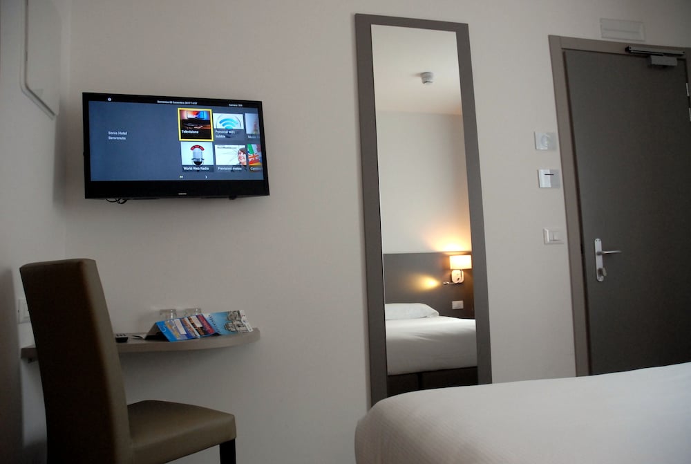 Standard Double Room photo 3