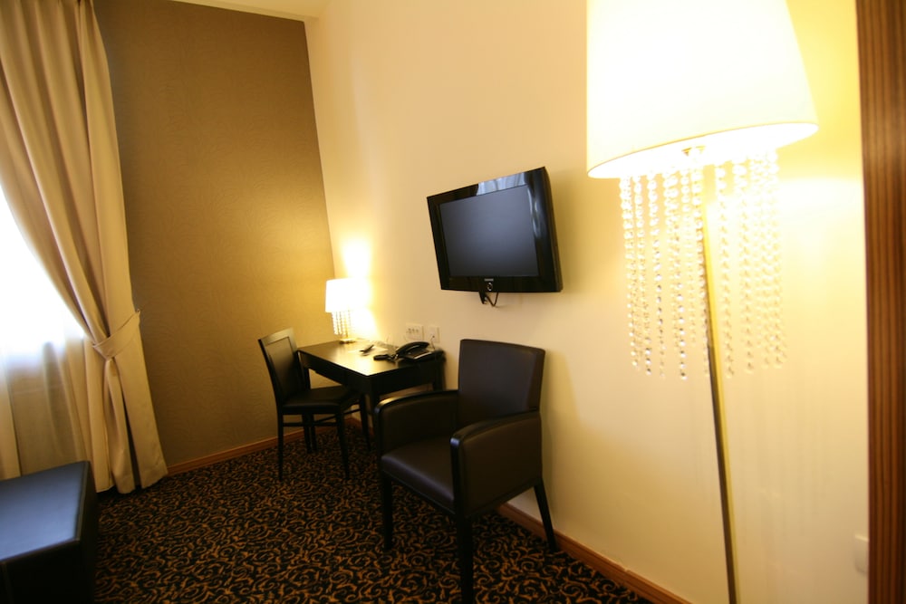 Deluxe Double Room Single Use, 1 Bedroom, Accessible, Garden View photo 2