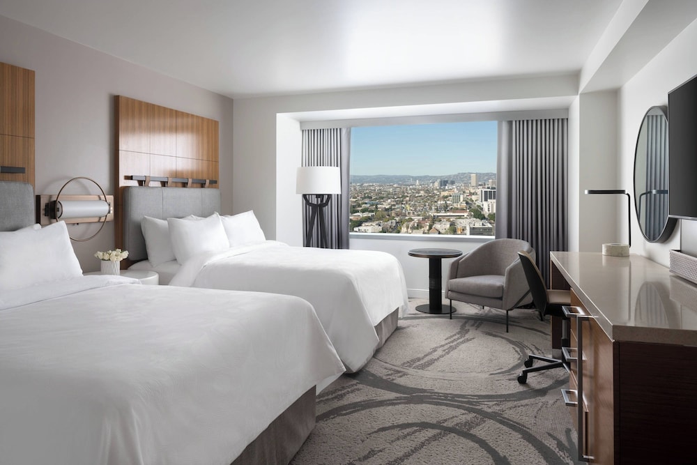 Room, 2 Queen Beds, City View (Mobility Accessible, Roll-in Shower)