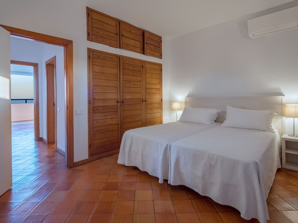 Apartment, 2 Bedrooms, Sea View - Photo 4