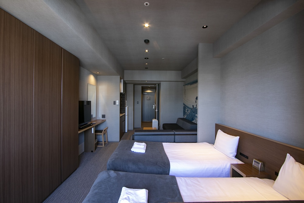 Standard Twin Room thumbnail 5