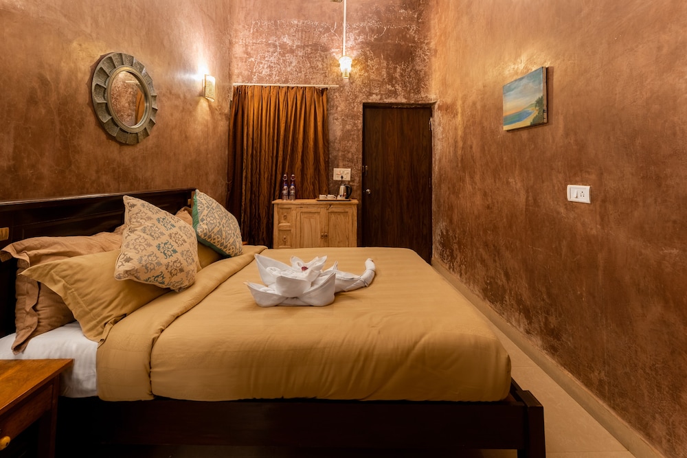 Superior Room with Private Balcony - Photo 5