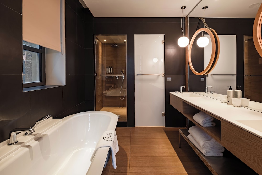 Junior Suite, Connecting Rooms thumbnail 5