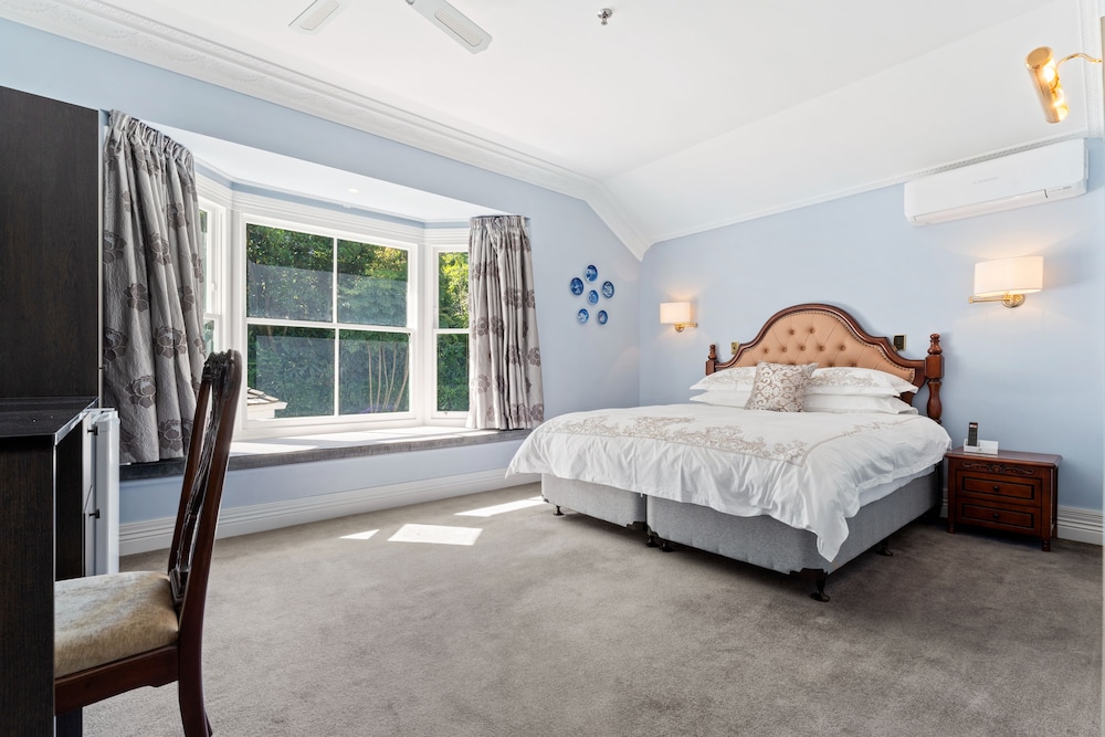 Comfort Single Room, 1 King Bed, Garden View