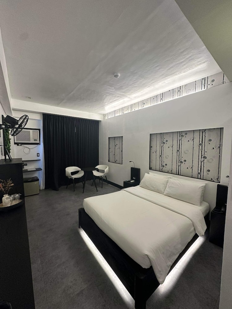 Standard Double Room, 1 Queen Bed, Pool Access, Garden View - Photo 1