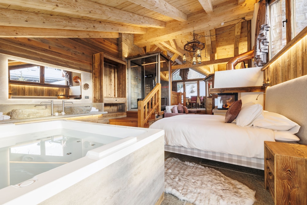 Romantic Studio Suite, Fireplace (sauna)