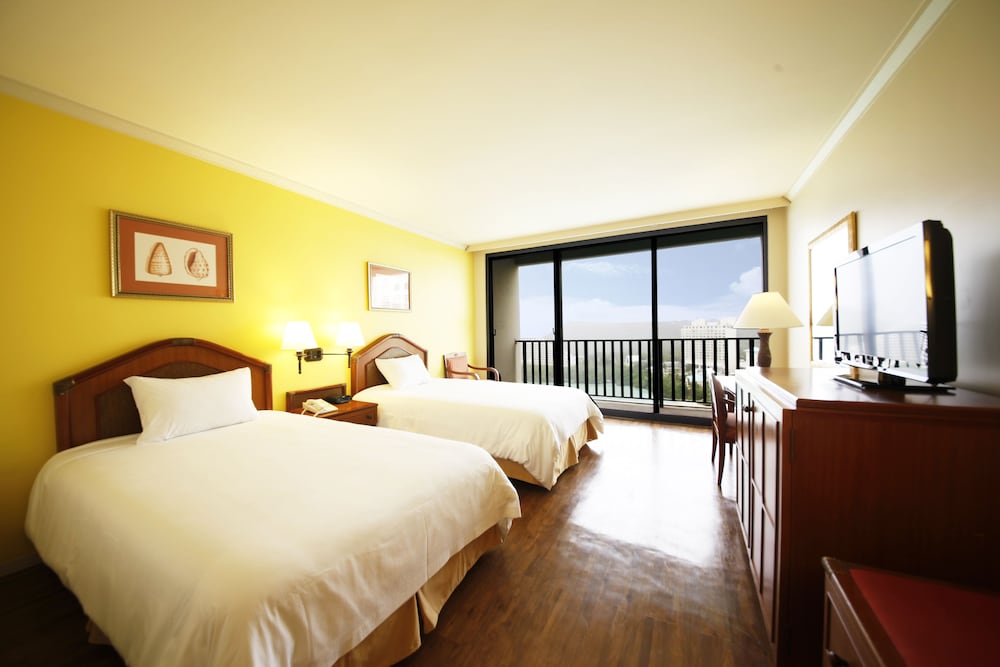Twin Room, City View (Beach Tower)