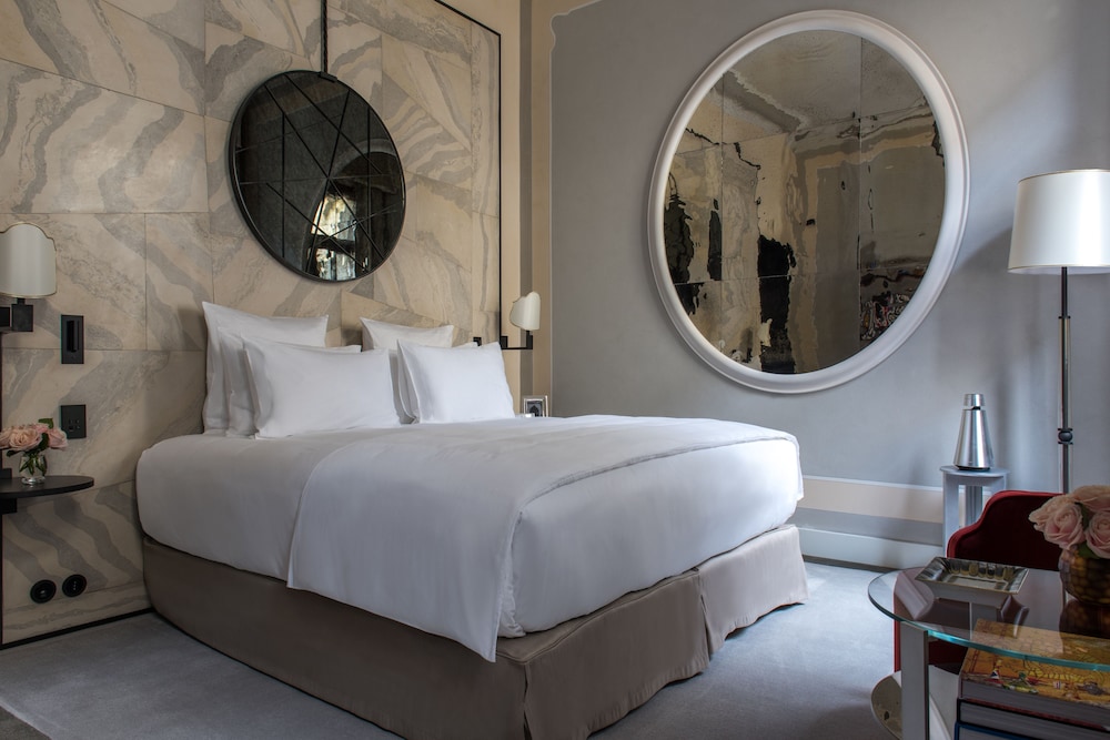 Superior Double Room, 1 King Bed, Pool Access