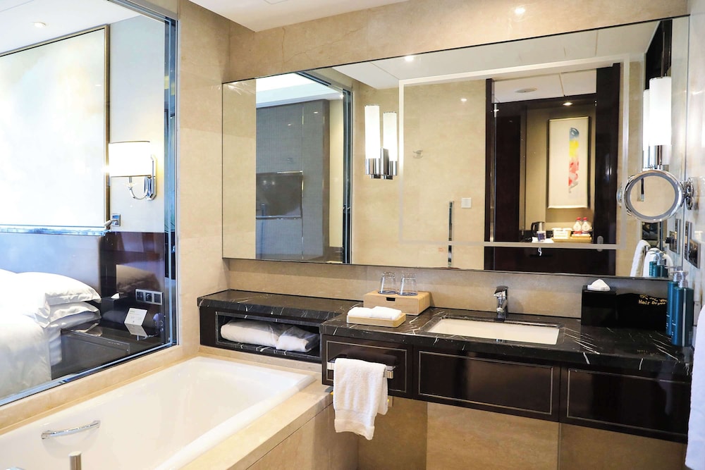 King Deluxe Lake View Room