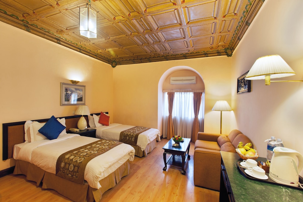 Family Twin Room, 2 Queen Beds photo 3
