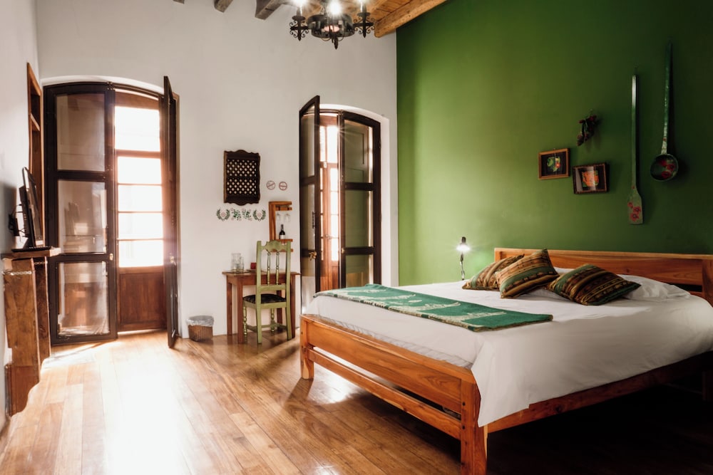 Standard Room, 1 Queen Bed