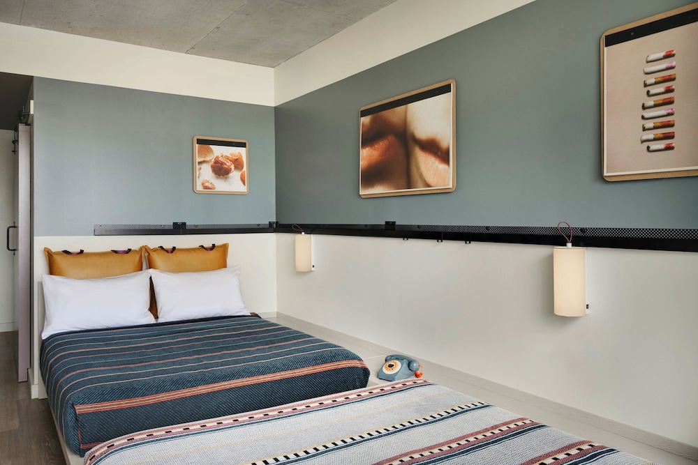Standard Room, 2 Queen Beds, City View