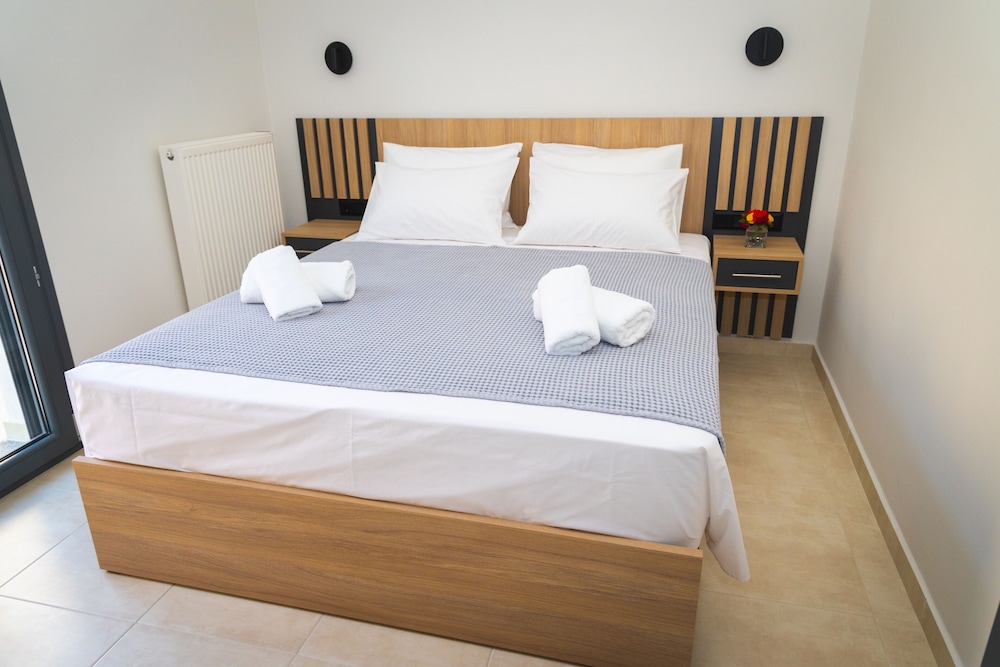 Superior Apartment - 2nd floor, 1 Queen Bed with Sofa bed, Balcony (3ppl) photo 1