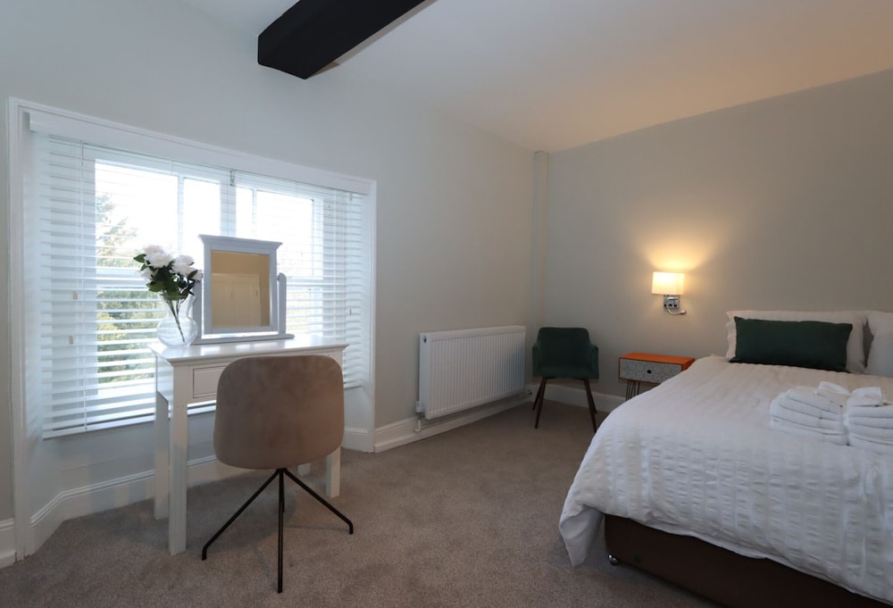 Suite, Ensuite photo 2