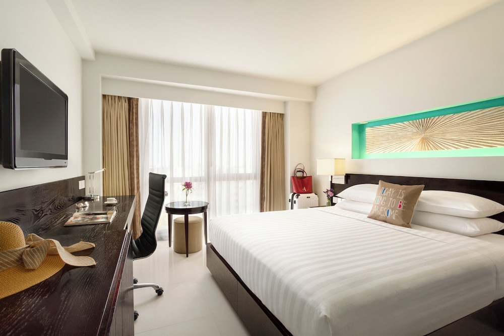 Deluxe Room, 1 King Bed - Photo 3