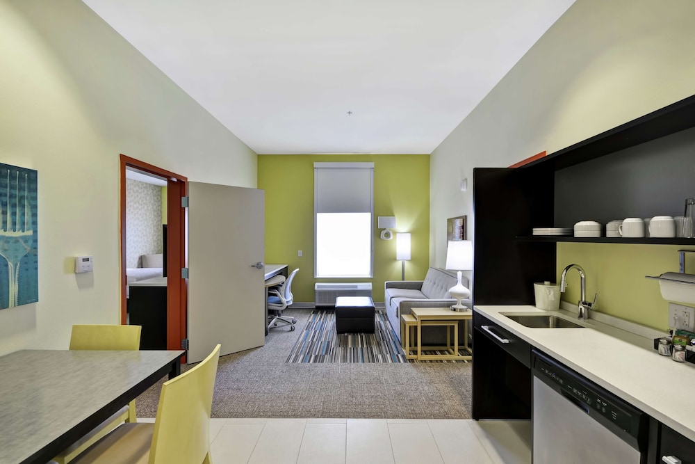 Suite, 2 Queen Beds, Accessible, Bathtub photo 3