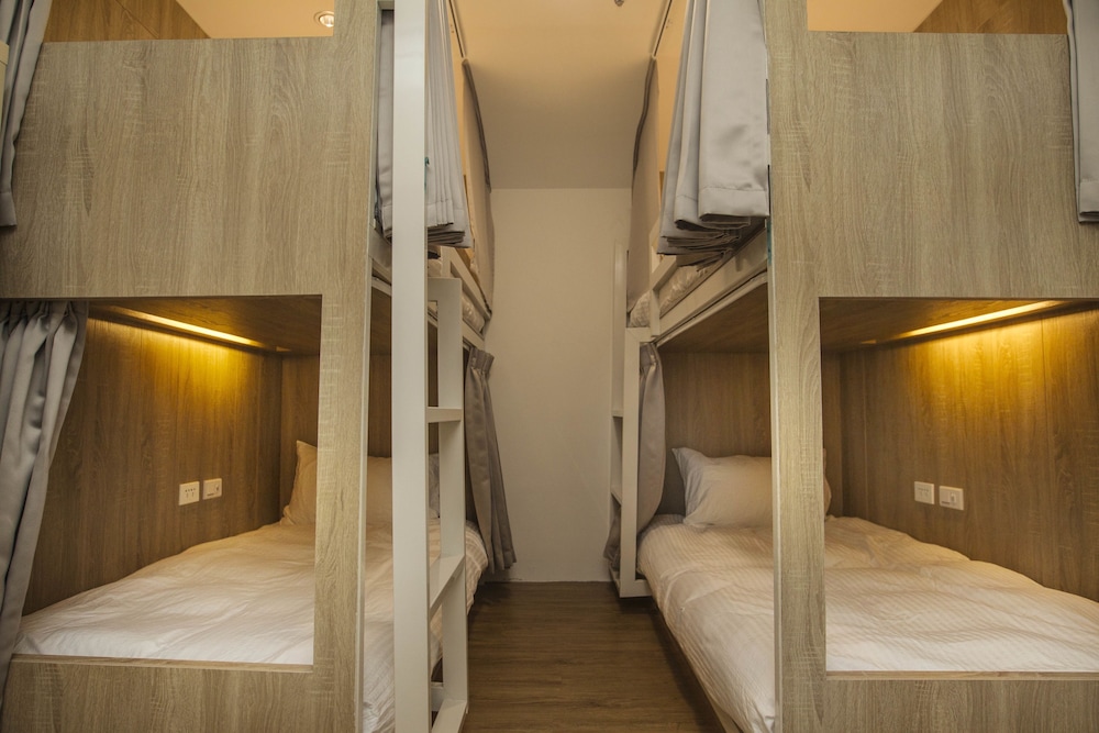 Basic Quadruple Room, 1 Bedroom, Private Bathroom, Girls Only photo 1