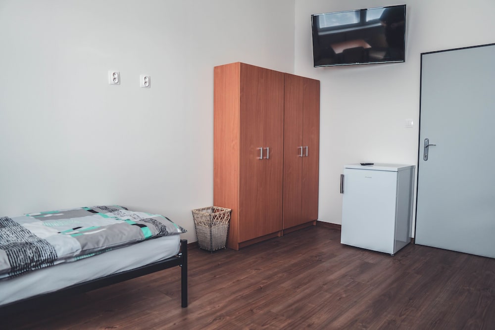 Economy Triple Room photo 1