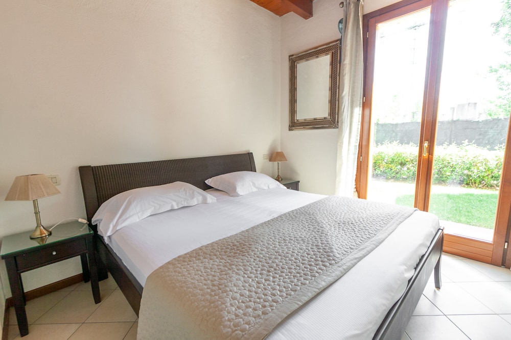 Family Apartment, 2 Bedrooms, Pool View, Ground Floor photo 2